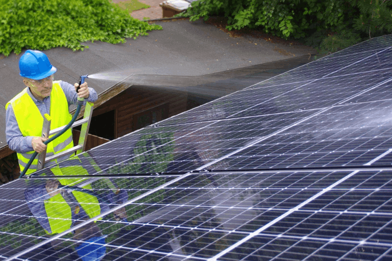 Nettoyage Panneaux solaires sur villa