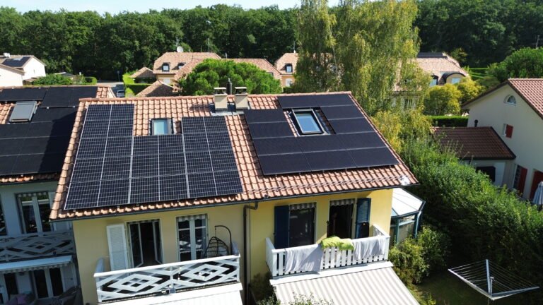 Peut-on installer des panneaux solaires sur tous types de toits ?