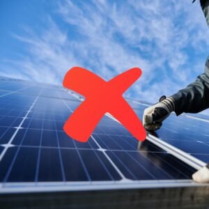 Vous résidez dans le canton de Genève et souhaitez installer des panneaux solaires ? Voici les 5 erreurs les plus courantes à éviter pour un projet photovoltaïque rentable et durable.