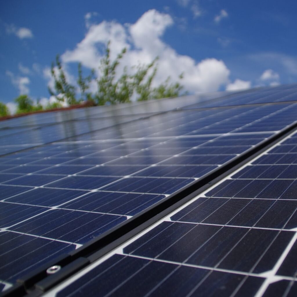 Genève : pourquoi la batterie solaire devient essentielle