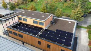 À Genève, le photovoltaïque, le stockage et la mobilité électrique dessinent une énergie vraiment propre. Découvrez comment les Genevois peuvent réduire leur facture et leur impact carbone.